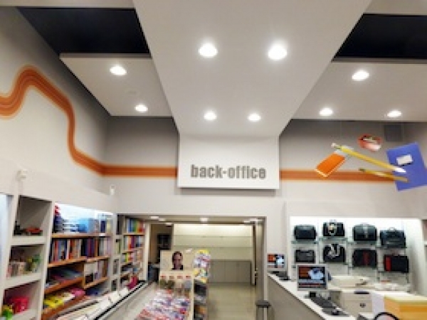 Εγκατάσταση LED Techlumen στο κατάστημα εκτυπώσεων Back-office