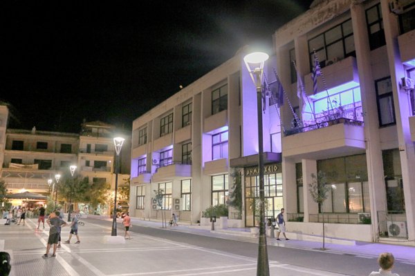 Φωτισμός πλατείας δημαρχείου Κατερίνης