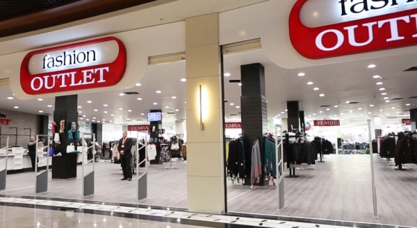 Εγκατάσταση φωτιστικών LED Techlumen στο κατάστημα Globe Fashion Outlet στο εμπορικό κέντρο Citypark στα Τίρανα