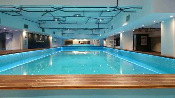 Φωτισμός στεγασμένης πισίνας του γυμναστηρίου YAVA Νέου Ψυχικού