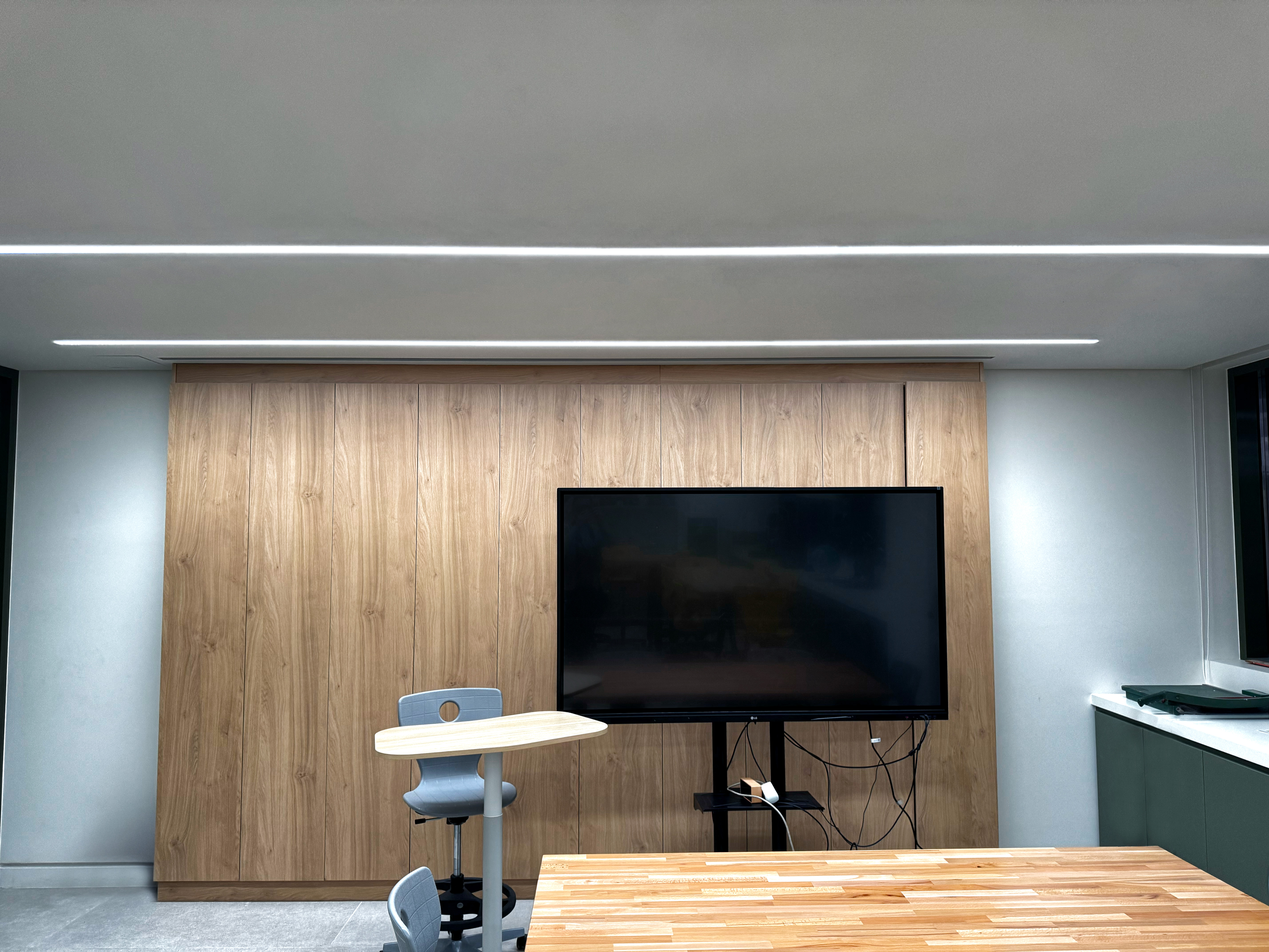 Ceiling-recessed